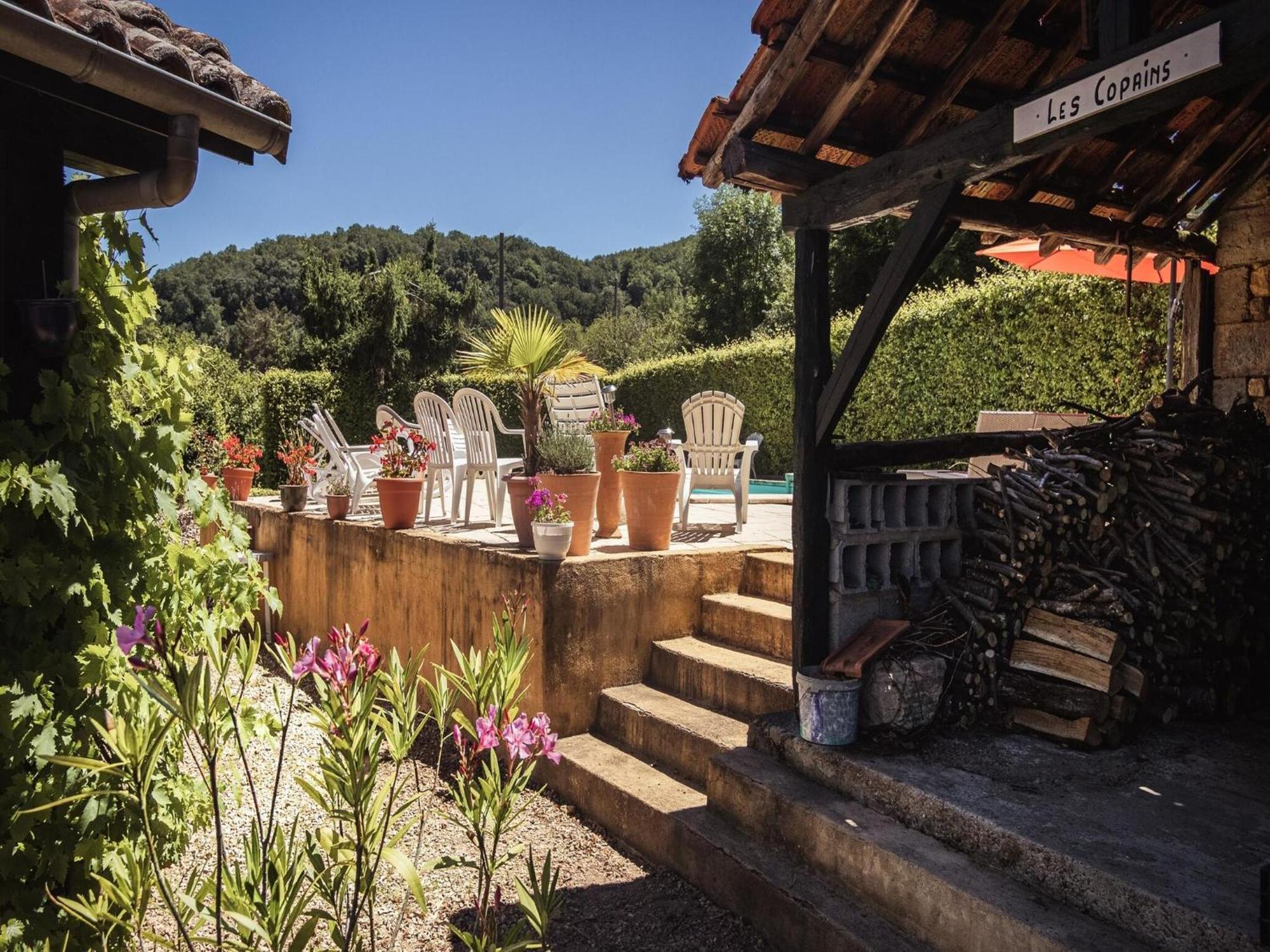 Charming Gite With Pool In Vezac Beynac-et-Cazenac Exteriör bild